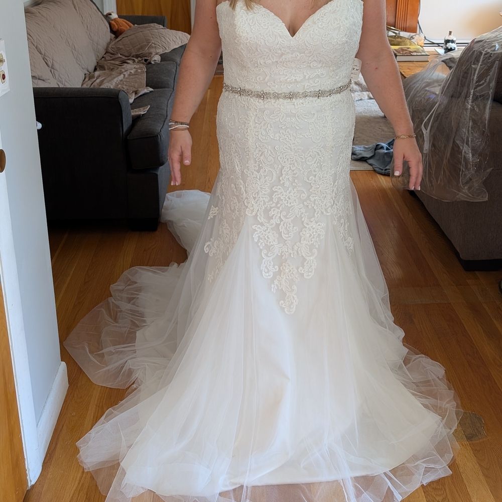 Mori Lee Ivory Lace Wedding Dress